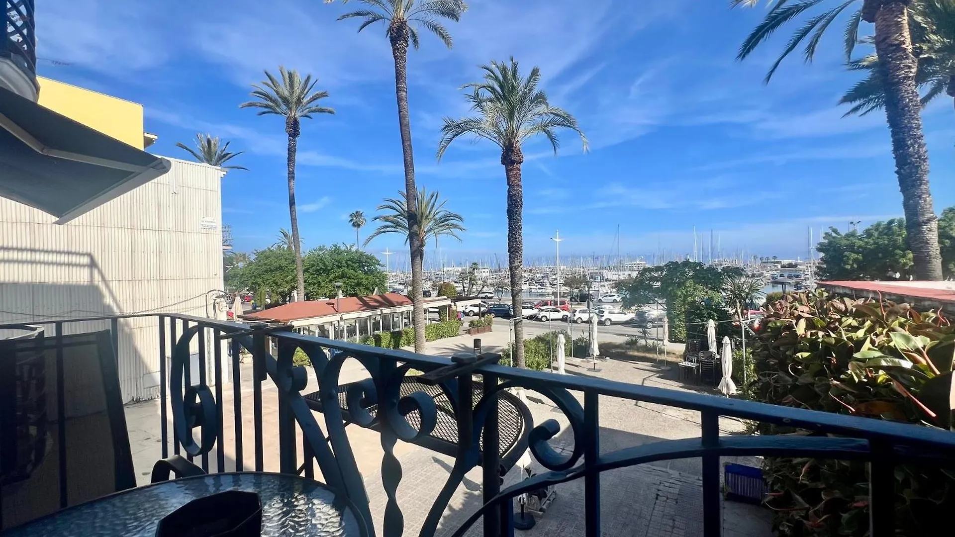 Entire Flat First Beach Line - Sea Views - Vilanova I Geltru Vilanova i la Geltru Spain